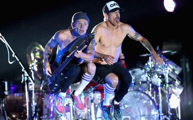 Red Hot Chili Peppers To Let Bruno Mars Ride On Their Shoulders During Super Bowl Halftime Show