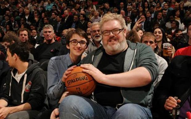 Here Is A Picture of Game Of Thrones’ Bran And Hodor Hanging Out At An NBA Game
