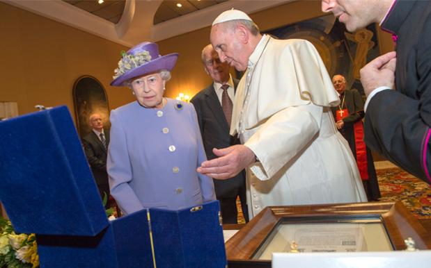 The Queen Met The Pope And Proved She’s A Badass