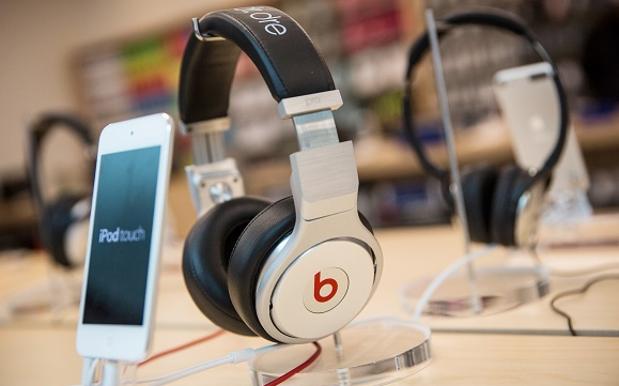 Is Apple About to Make the Headphone Jack Obsolete?