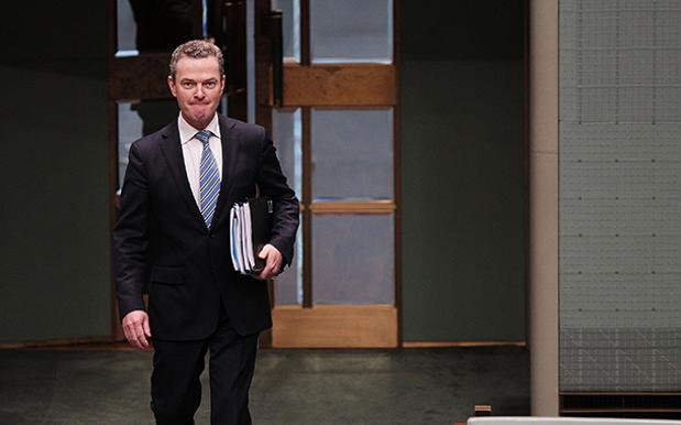 Christopher Pyne Set Up A Petition To Keep The ABC From Downsizing