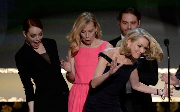 Watch Emma Stone’s Perfect Reaction to Tripping Naomi Watts