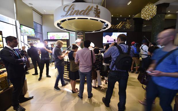 Man Arrested Near Lindt Cafe With Replica Gun
