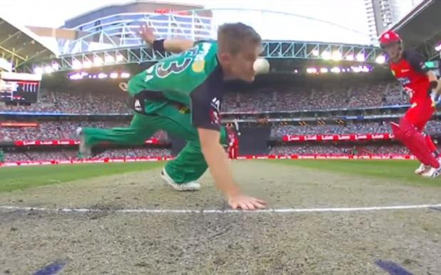 BBL Player’s New, Unorthodox Technique Deflects Ball Off Face For A Run Out