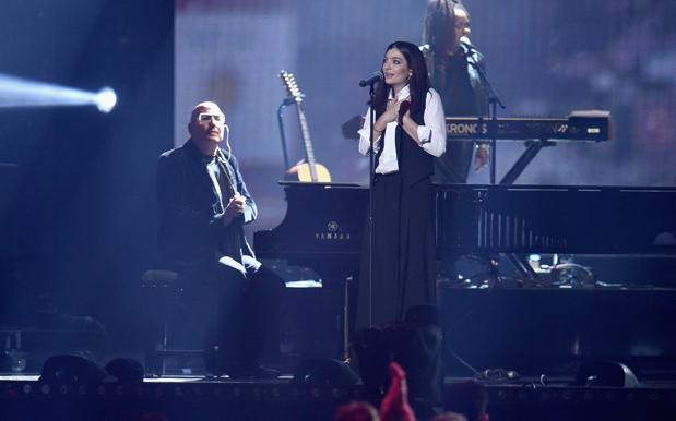 WATCH: Lorde Owns Brit Awards With Bowie Tribute Ft. His Actual Tour Band