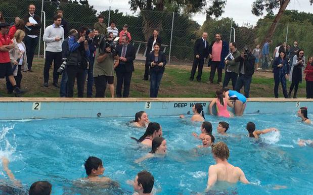 Ararat Reopens Its Outdoor Pool After 4 Long Years, Just In Time For Winter