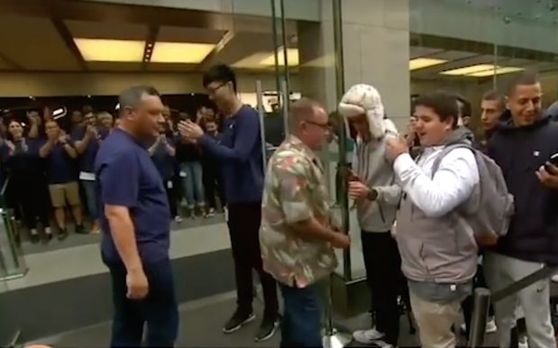 The 1st People In Line At Sydney’s Apple Store Got Kicked By Drunk Clubbers