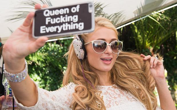 Flip-Phones At The Ready: Paris Hilton’s 2nd Aussie Tour Stop Is Sydney