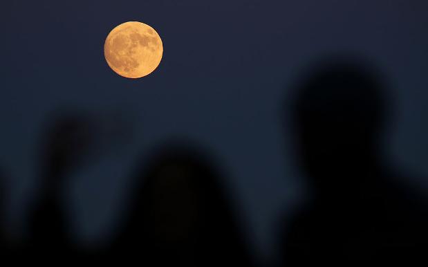 How To Snap The Supermoon, ‘Cos If You Don’t ‘Gram It Were You Even There?