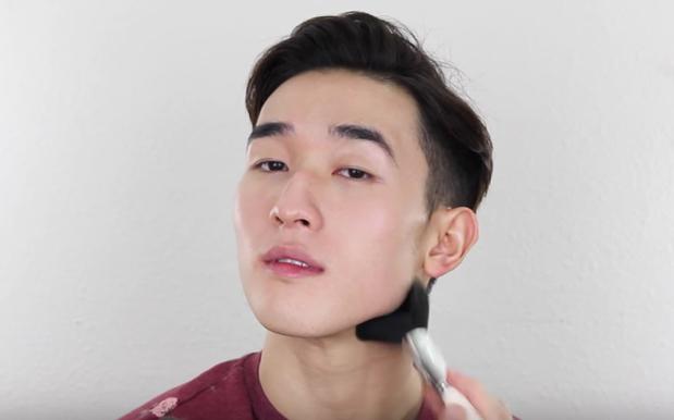Fellas In South Korea Are Wearin’ Make-Up To Help W/ Their Self-Confidence