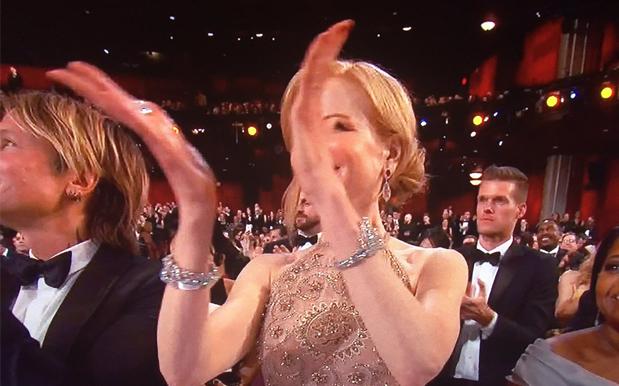 OSCARS MYSTERY: Does Nicole Kidman Actually Not Know How To Clap Or What?