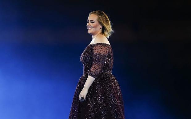 Foul-Mouthed Angel Adele Halts Sydney Concert After Unwell Fan Collapses
