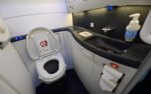A Flight Attendant’s Revealed The Perfect Time To Take A 10-Min Shit On Board
