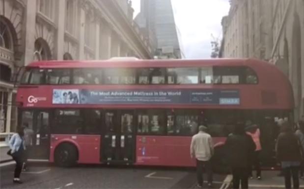 Stupid Bus Gets Stuck In London Like Its Ass Is In ‘Austin Powers’