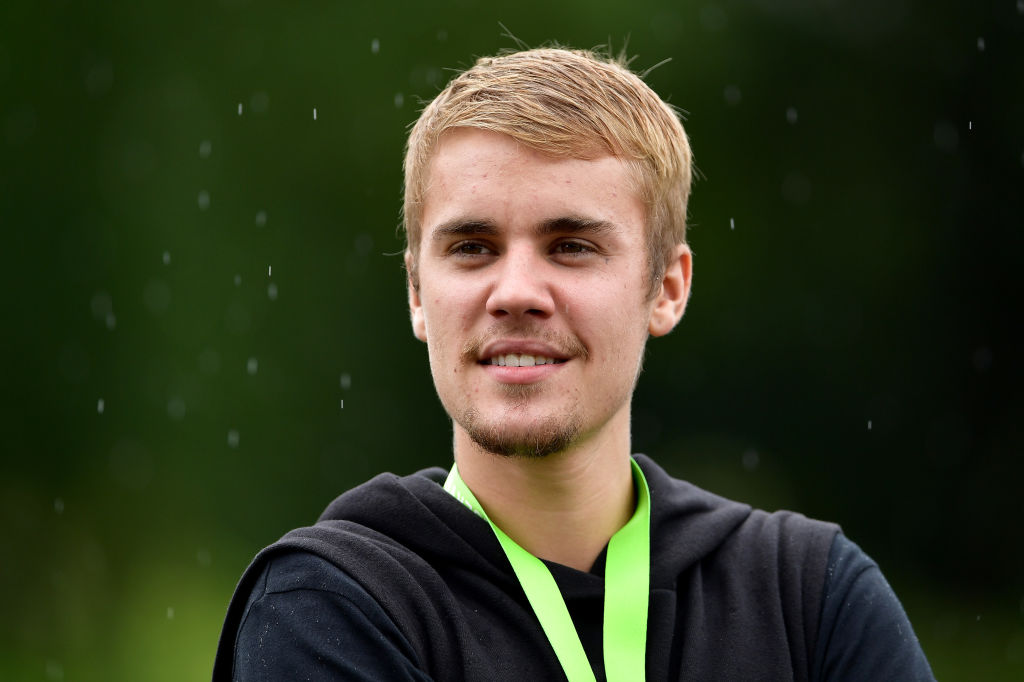 Justin Bieber Is In A Hair Growing Comp With His Mates & We Must Ask… Why