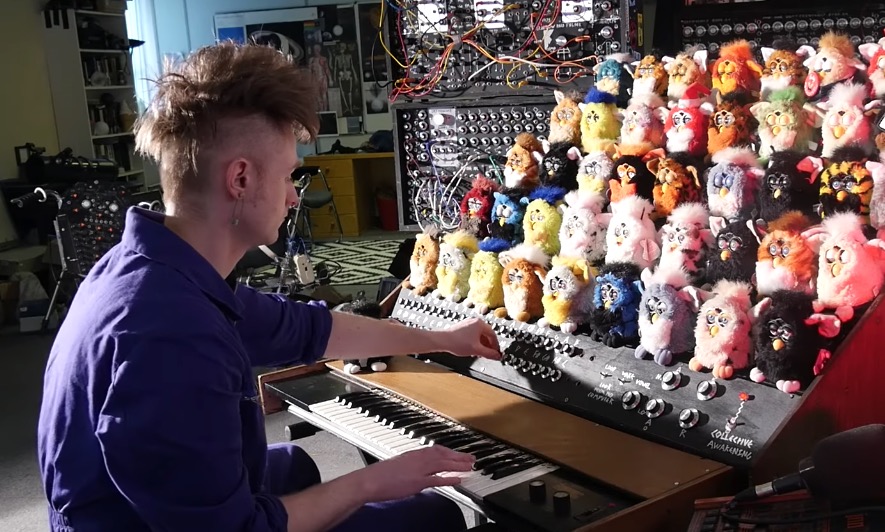 This Organ Made Entirely Of Discarded Furbies Is A 1990s Nightmare