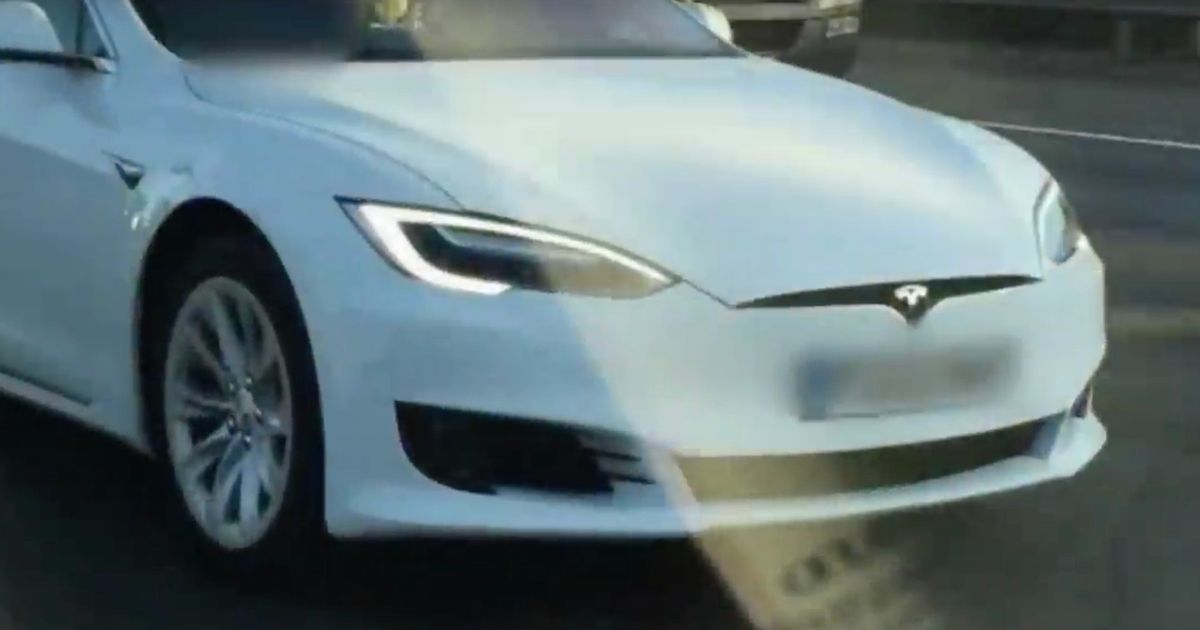 Fool Busted Letting His Tesla Hoon On Autopilot While He Sat In Passenger Seat