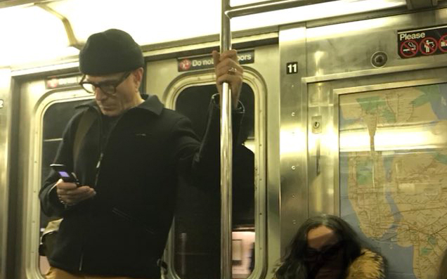 Daniel Day-Lewis Snapped On A Subway Using A Flip Phone Is Very 2004 Areas