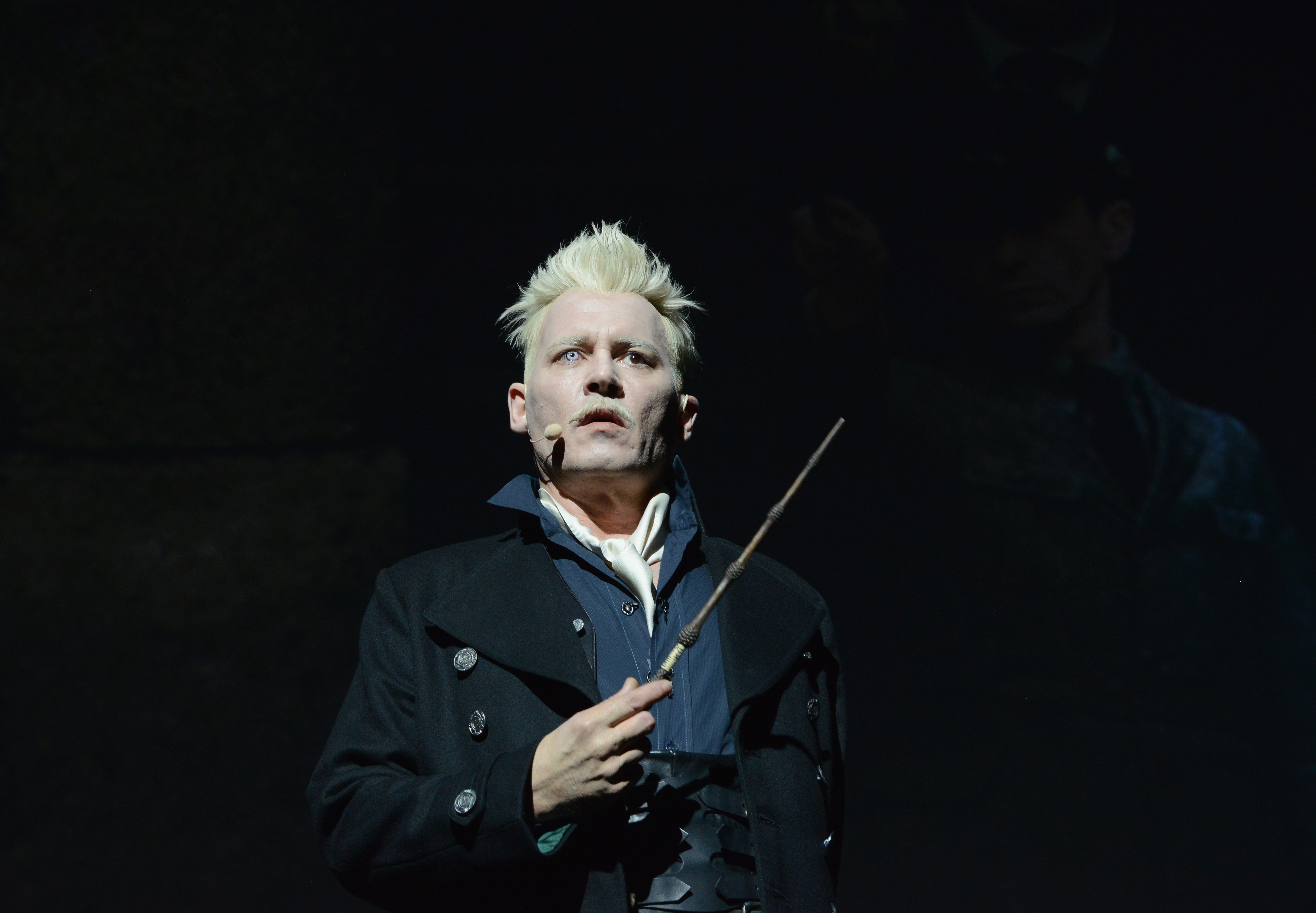 Johnny Depp Surprisingly Appears As Grindelwald At Comic-Con Dividing Fans 