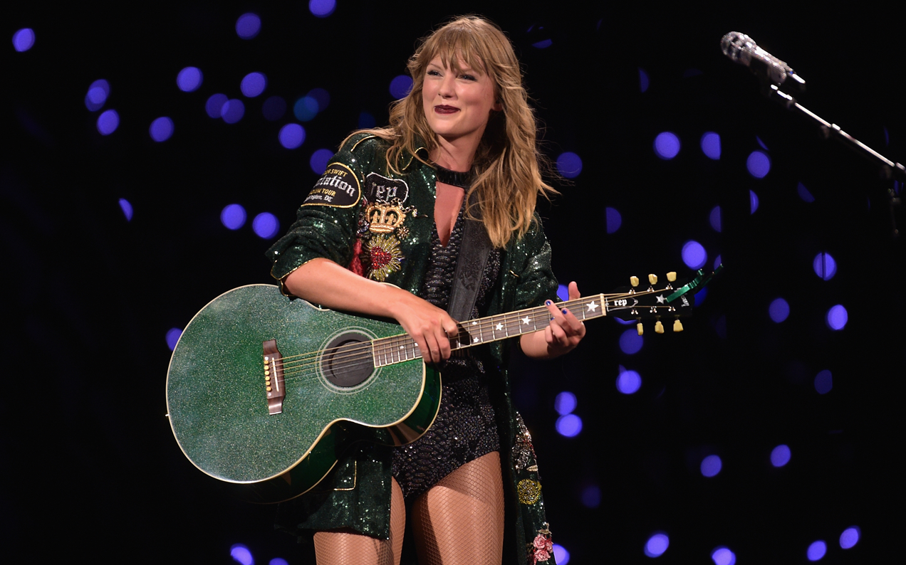 Taylor Swift Has Been Listening, Plays Rare Old Song For Longtime Fans
