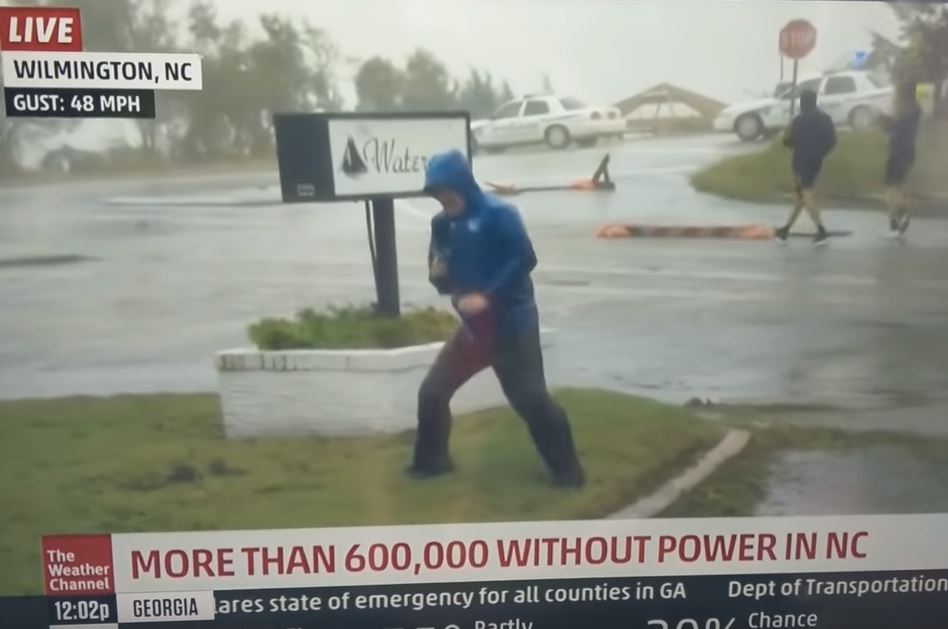 Weatherman Battles Hurricane Florence As 2 Guys Casually Walk By 