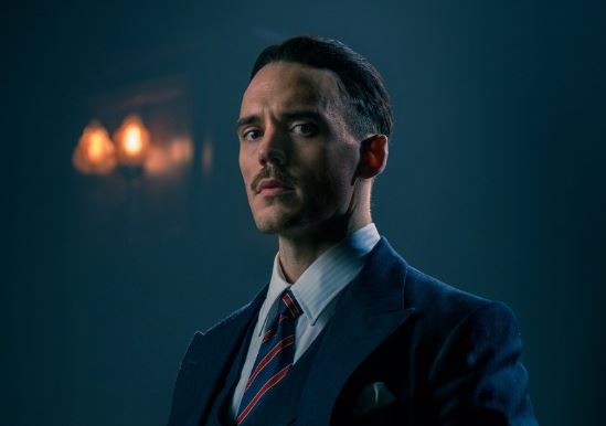 Here’s Your 1st Look At A Dapper AF Sam Claflin In ‘Peaky Blinders’ S5