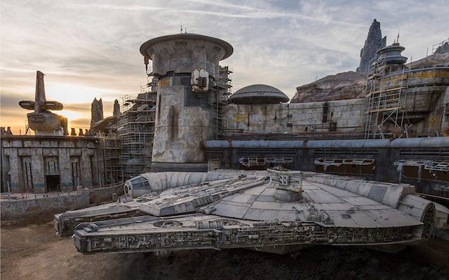 Disneyland’s Life-Size Millennium Falcon Is Some Extremely Cool Nerd Shit