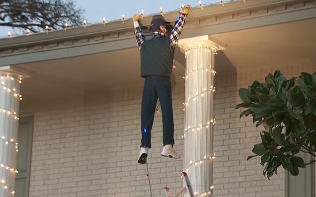 US Man Calls Cops After Trying To Save Xmas Decoration He Thought Was Real