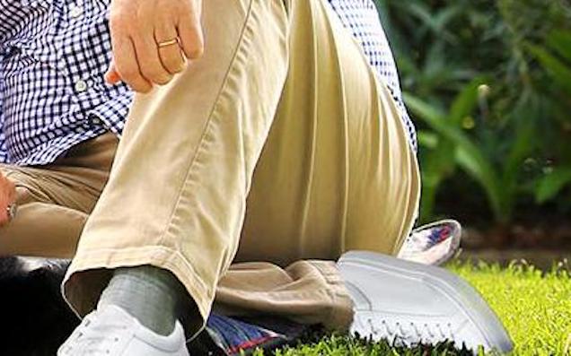 Our Weird Unit PM Is Wearing Badly Photoshopped Shoes On His Official Website