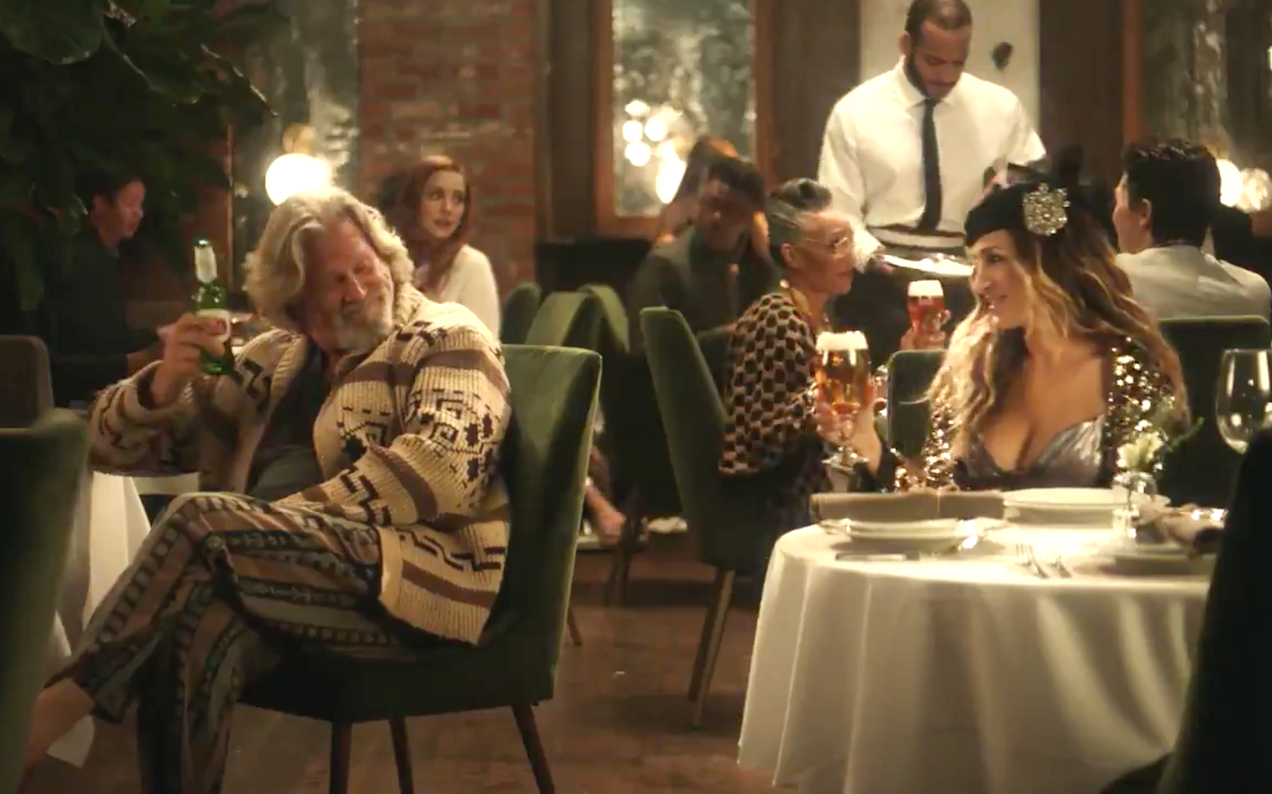 Carrie Bradshaw Drinks With The Dude In A Huge ‘The Big Lebowski’ Crossover
