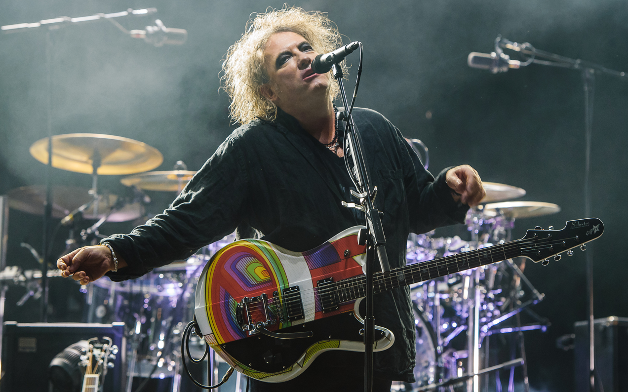 Sydney Opera House Site Almost Disintegrates Due To The Cure Fans Frothing Tix
