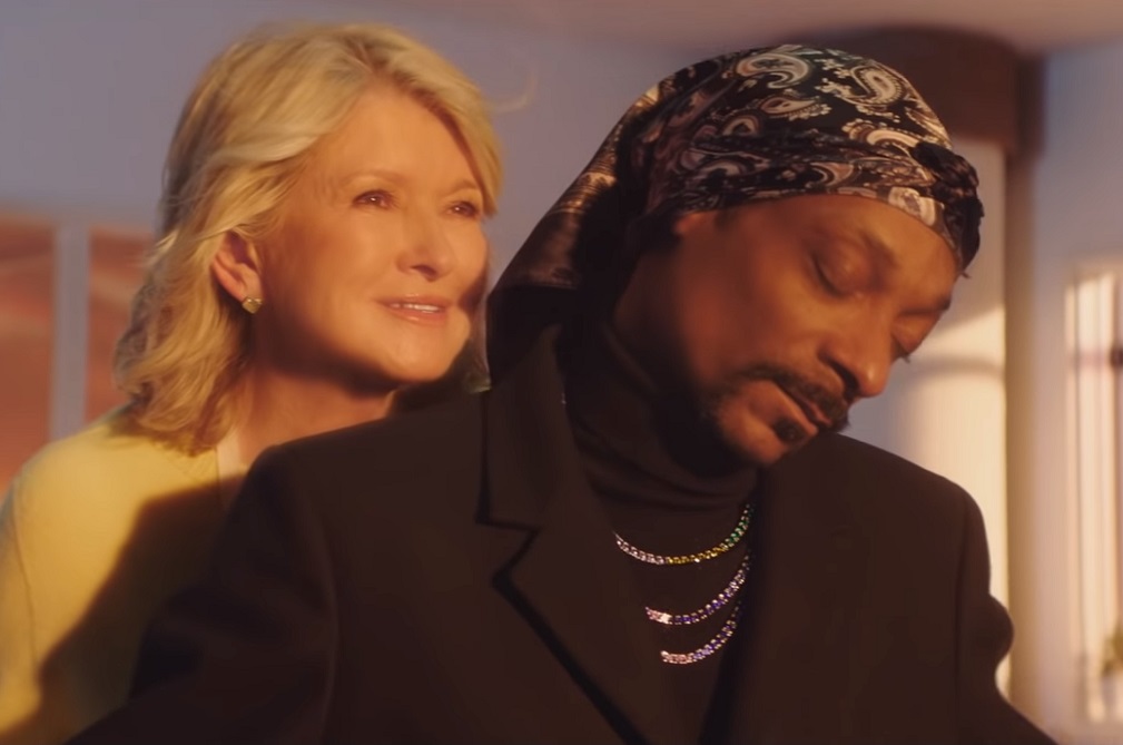 Martha Stewart And Snoop Recreated The Most Iconic Scene From Titanic