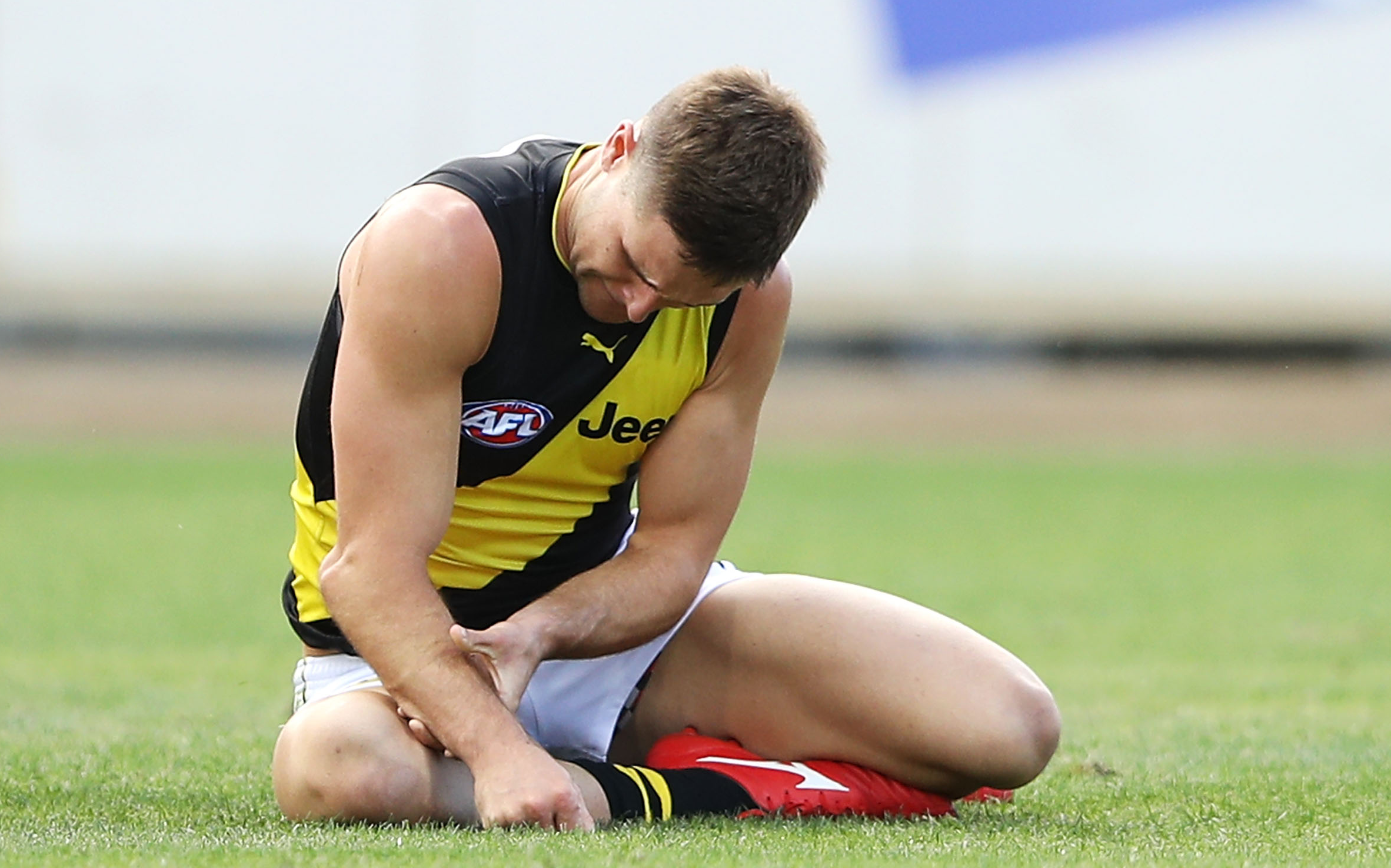And Next In Horror Injuries, Here’s A Vid Of A Gnarly Elbow Dislocation At The AFL