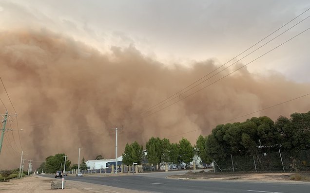 Marvel In Awe At The Huge Dust Storm That Rolled Over Mildura This Arvo