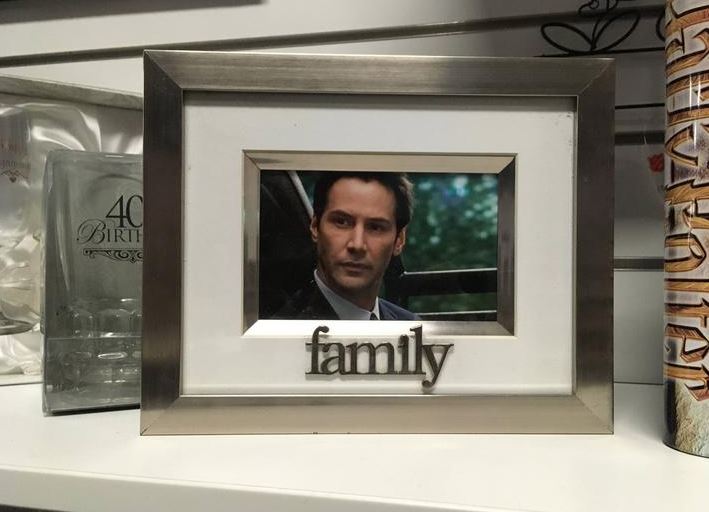 A Melbourne Op Shop Is Using Piccies Of Keanu Reeves To Sell Photo Frames