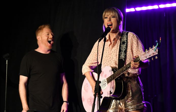 Taylor Swift Gave A Surprise Performance At Stonewall Inn For Pride Month