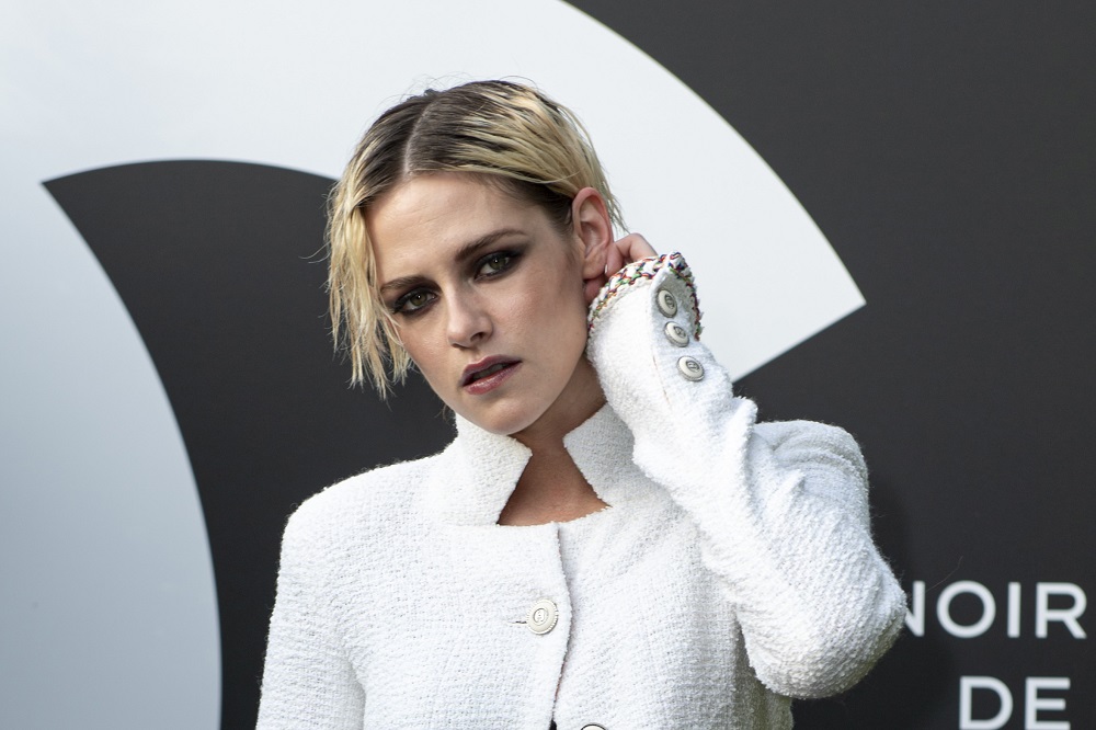 Kristen Stewart Says She Can Talk To Ghosts, And Yeah, That Checks Out