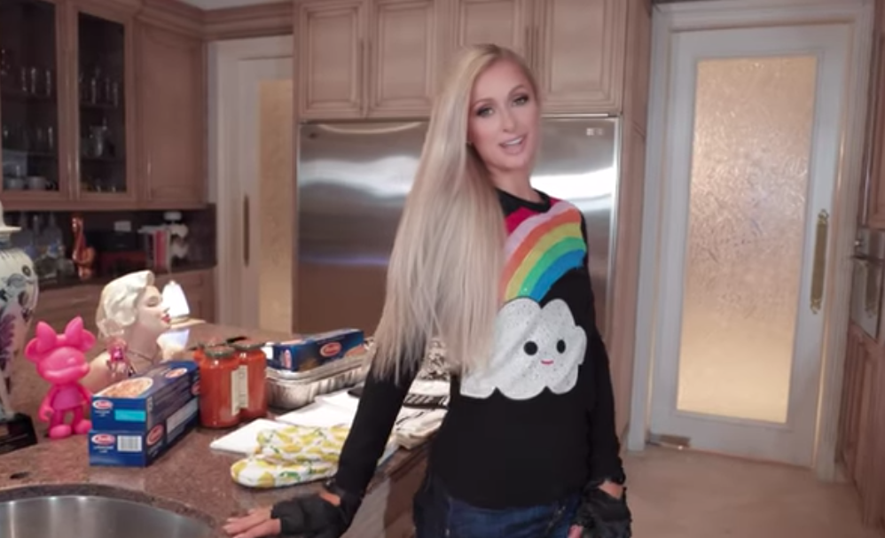 I Simply Cannot Decide If Paris Hilton Is Taking The Piss With Her New “Cooking Show”