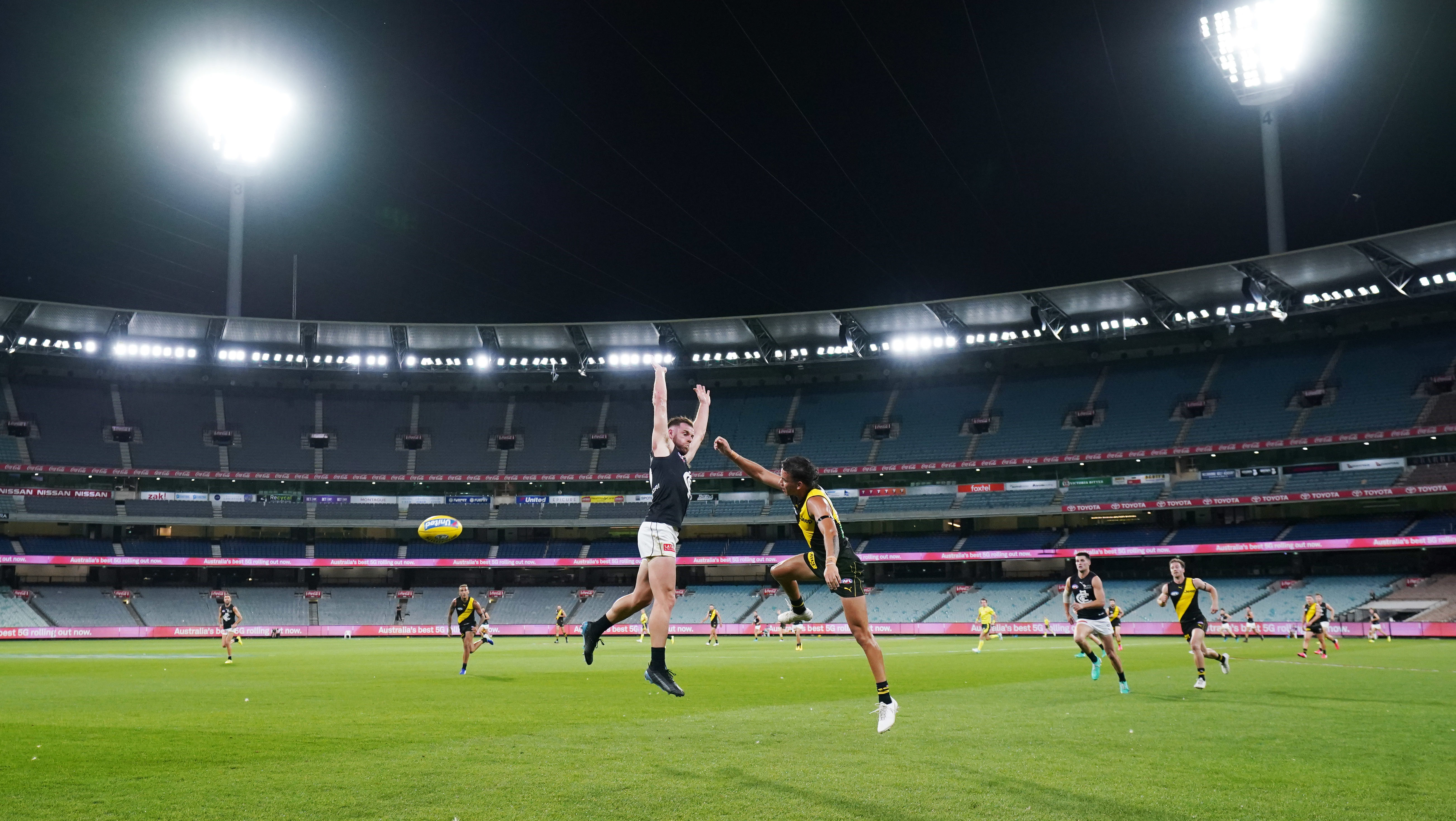 The AFL Season Kicked Off With No Crowd Tonight & Twitter Doesn’t Know How To Act