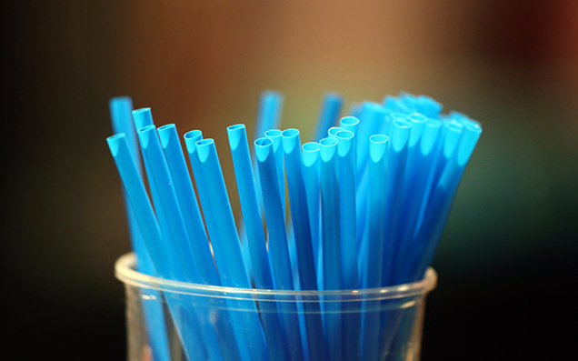 Queensland Is Looking To Ban All Single-Use Plastic Straws, Plates, & Cutlery By Mid-2021