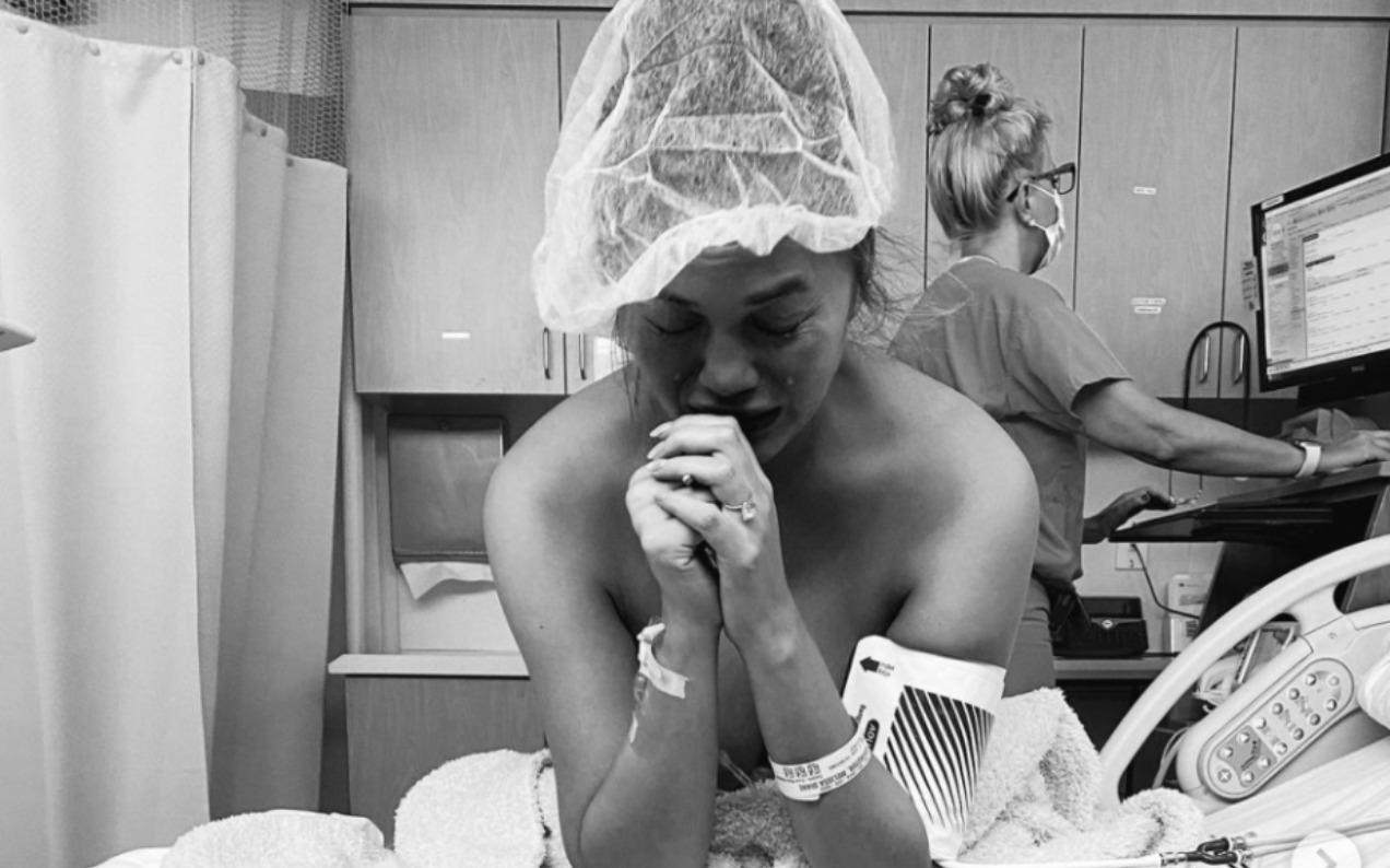 Chrissy Teigen Explains Why She Took Those Hospital Pics In Gut-Wrenching Essay About Son Jack