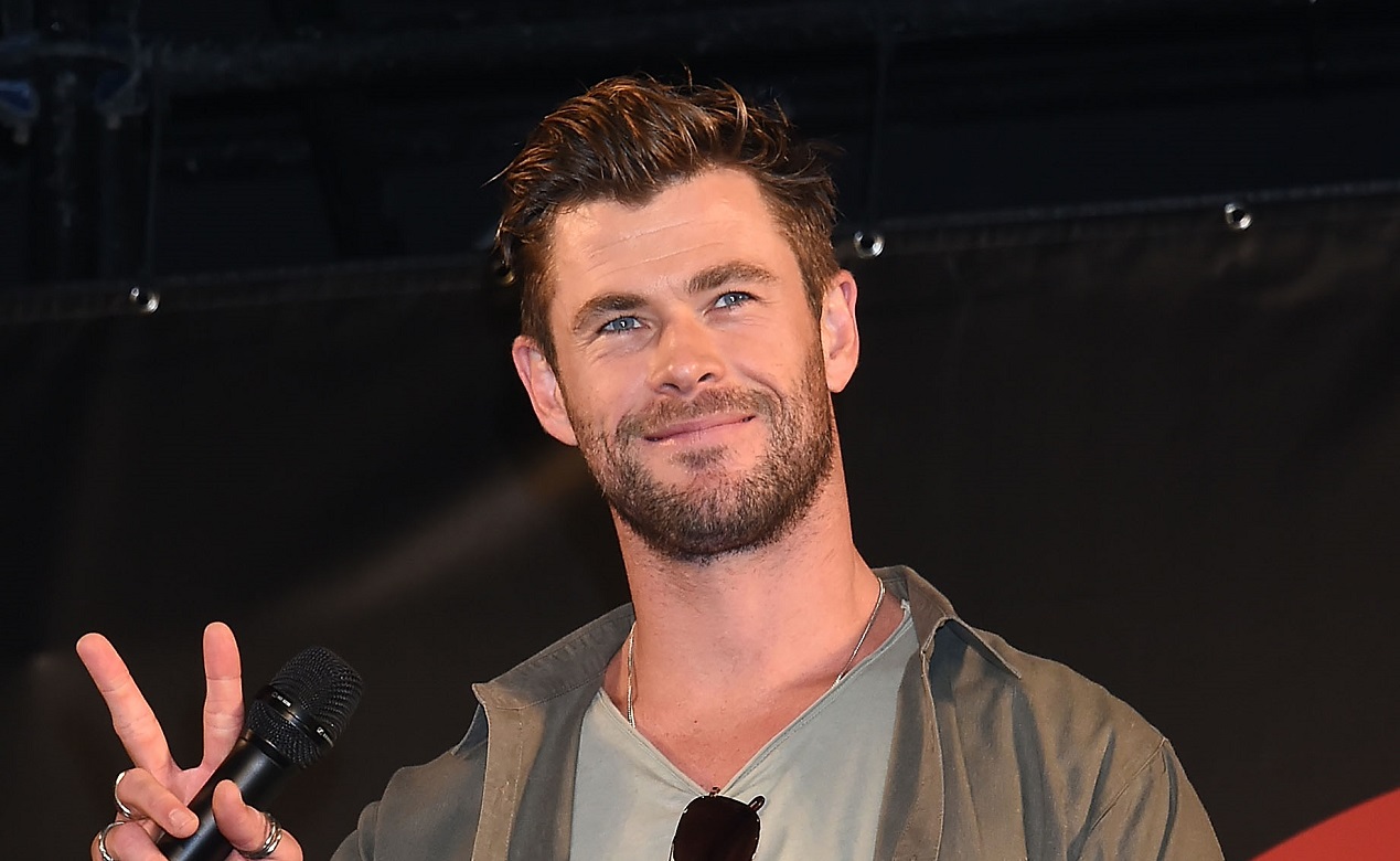 Chris Hemsworth Showed Off His Ripped Christmas Rig And I’m Just A Ho Ho Hole, Sir