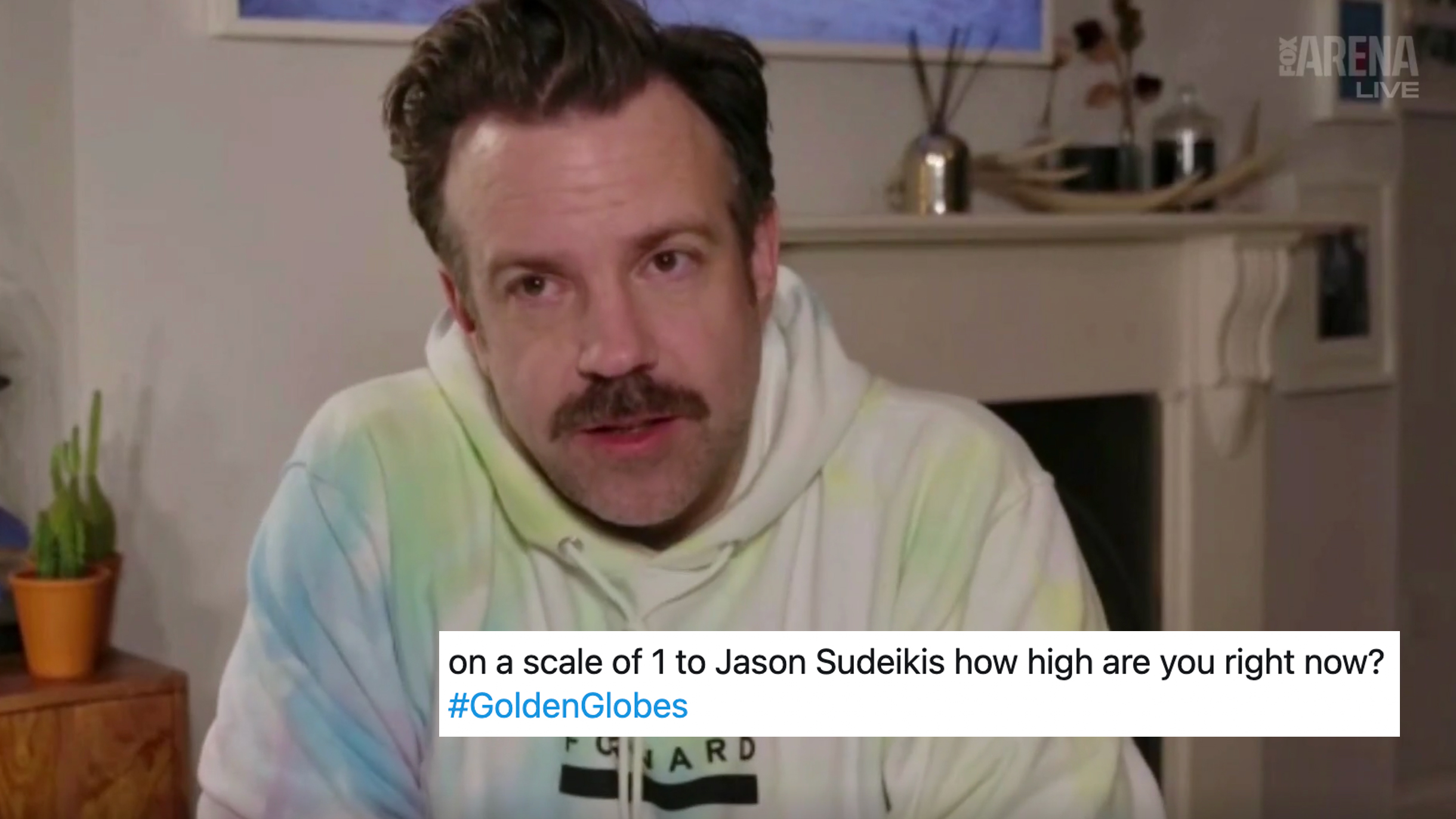 Jason Sudeikis Wore A Fkn Hoodie To The Golden Globes, So Clearly He’s Taking The Breakup Fine