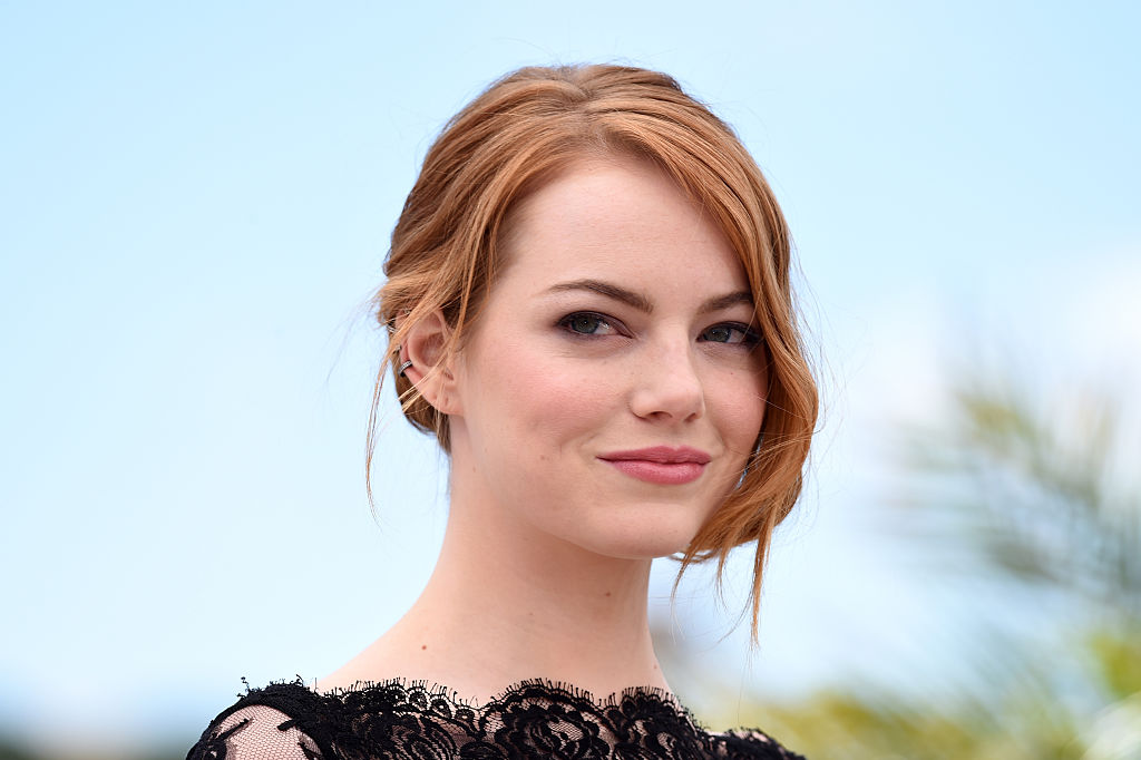 Emma Stone Chats To Us About Celebs Who ‘Hog The Headlines’ & Why She Still Doesn’t Have Insta