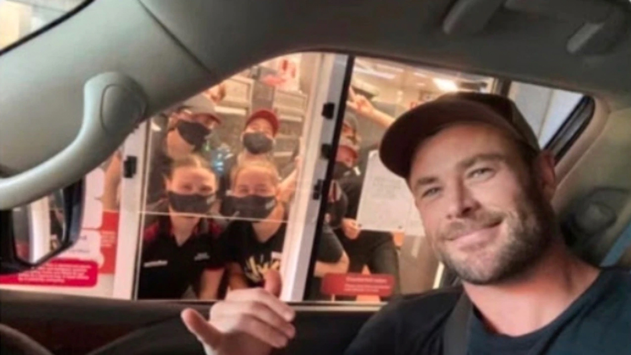 Chris Hemsworth Chucked $73 Up A KFC Drive-Thru In Rural NSW & It’s The Roll He Deserves