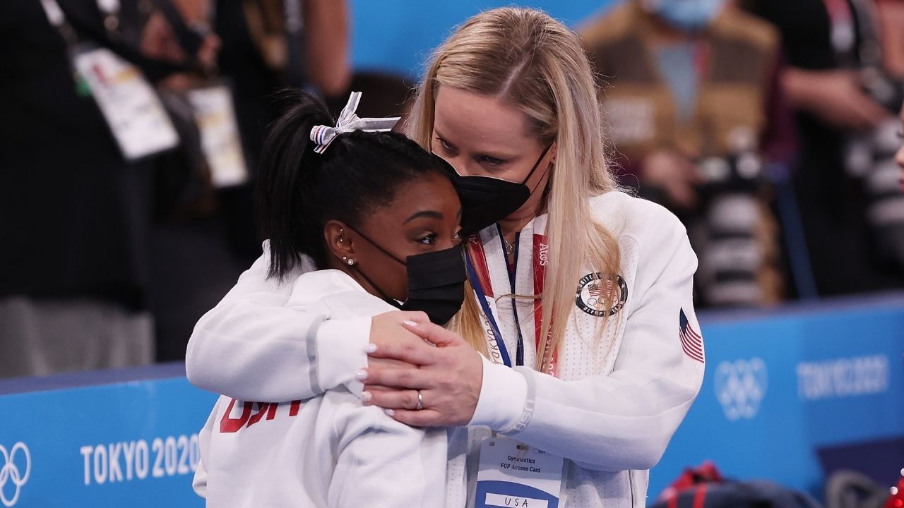 Living Legend Simone Biles Pulled Out Of The Team Gymnastics Finals & Fans Just Hope She’s Okay