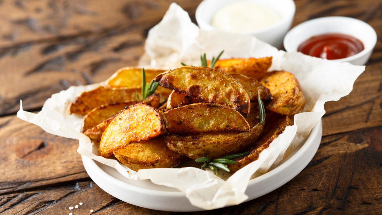 Just Gonna Say It: We Need To Get Wedges With Sweet Chilli & Sour Cream Back On All Pub Menus