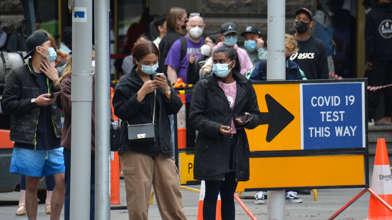 Experts Reckon We Should Be Voluntarily Wearing Masks To Protect Each Other From COVID & Flu